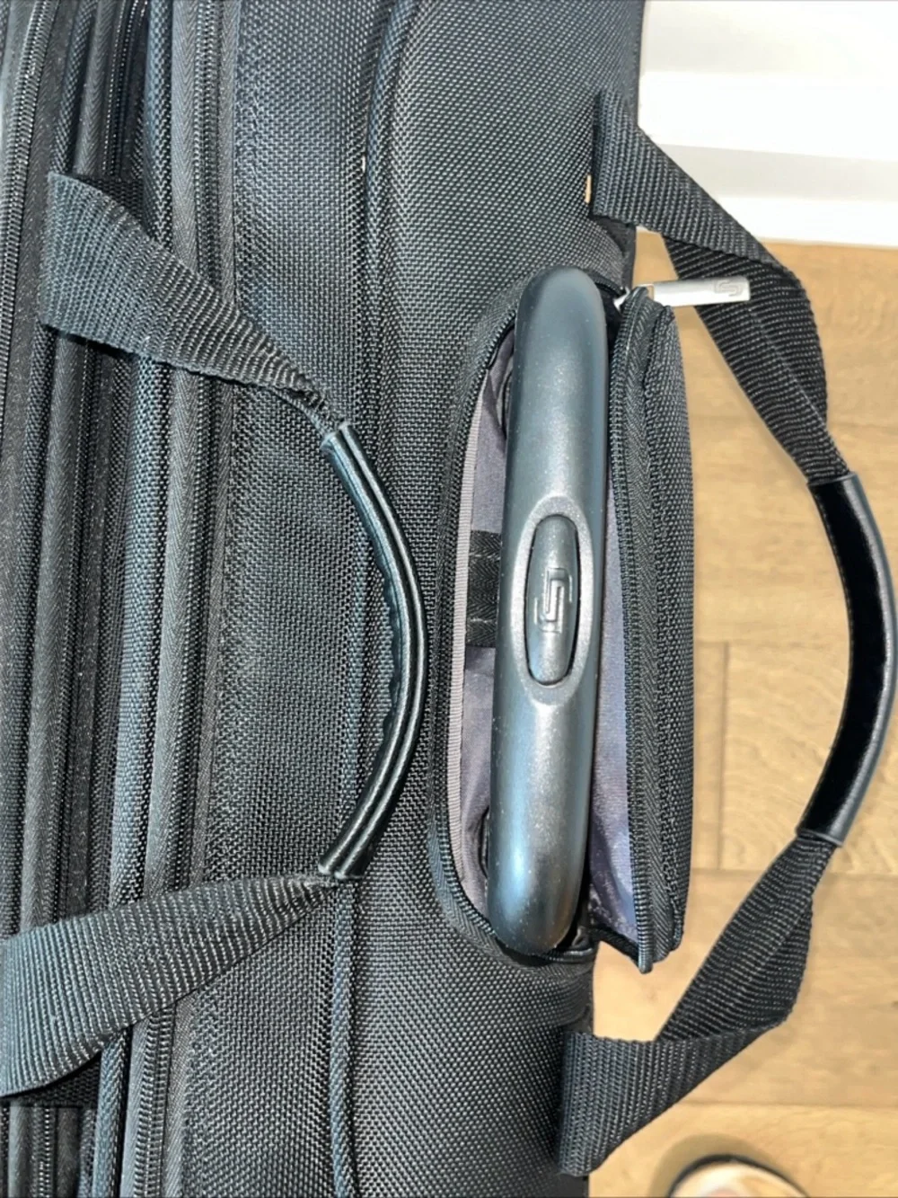 Solo : New York Bryant Rolling Laptop Briefcase / Carry-On Bag VG Condition